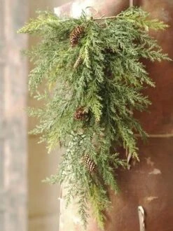 Short Prickly Pine Teardrop Swag - 22 Inch